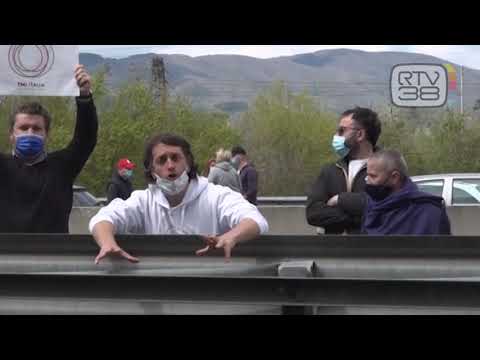 RISTORATORI BLOCCANO L'A1