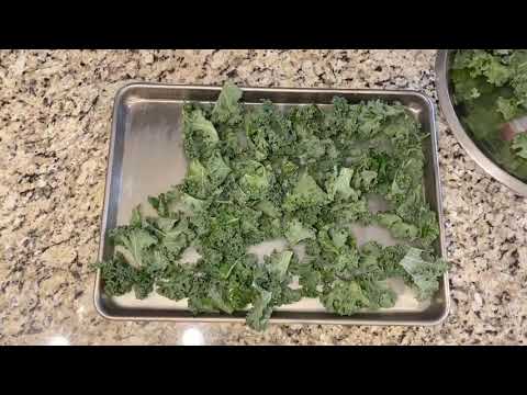Crunchy Baked Kale Chips - Recipe