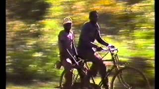EL ULTIMO DE LA FILA - Cuando la pobreza entra por la puerta (clip 1985)