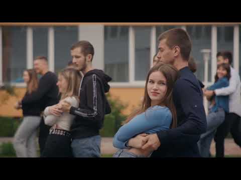 《學校的牆不見了》預告片：官方預告