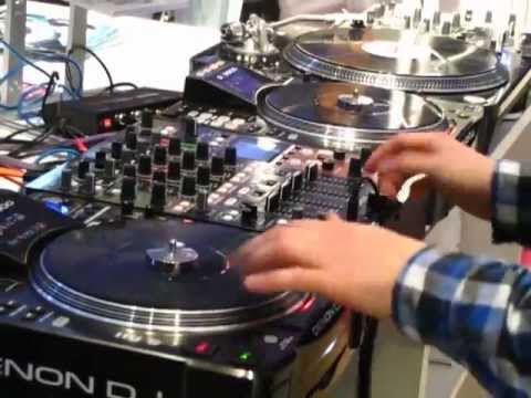 Mixmove 2013 - DJ Switch - sur platines numériques Denon SC3900 - Stand Audio-Technica