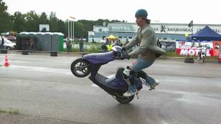 preview picture of video 'Scooter Stunts and Tricks Honda Dio'