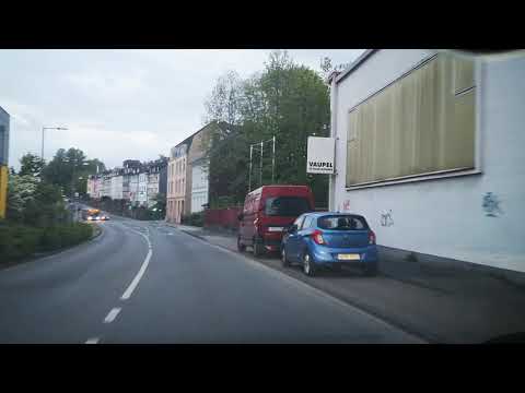 Fahre nicht über eine rote Ampel. 😵Gelbphase dauert NUR 2 Sekunden