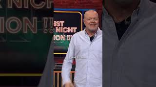 Ab jetzt benutzen wir alle nur noch den Doppelstinkefinger😅 #DGHNDMBSR #StefanRaab #RTLPlus