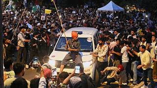 Qué es "la protesta de las cucarachas" que pone contra las cuerdas a Narendra Modi en India