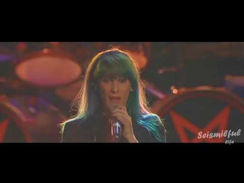 Video thumbnail for Mercedes Benz (Live Arena Ciudad de México el 6 de mayo de 2017)