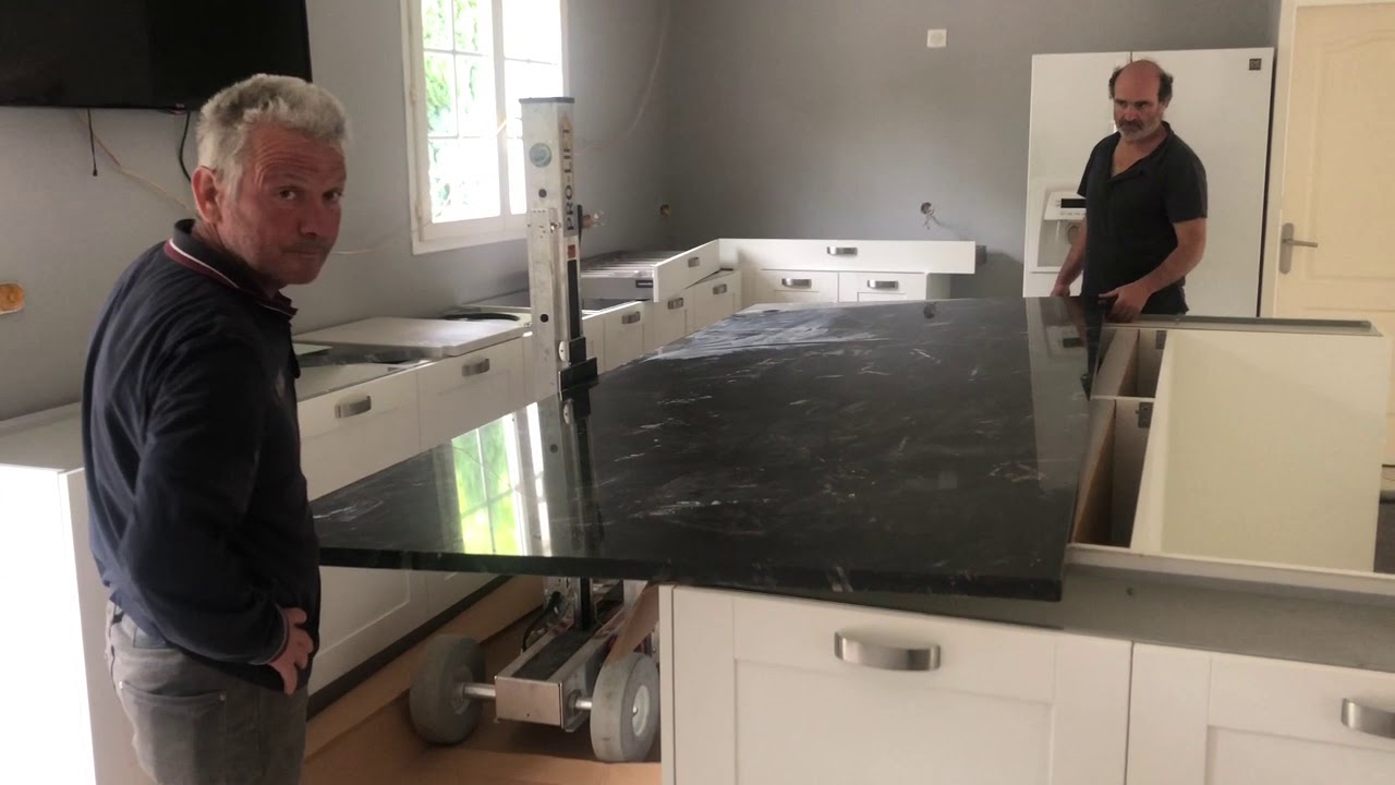 pose d'un ilot granit 3 cm de 3.20 x 1.30 mètre
