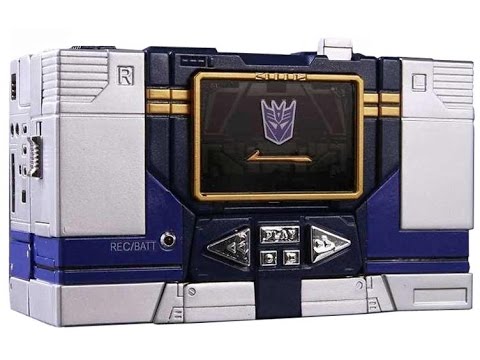 MP-13 Masterpiece Soundwave with Laserbeak