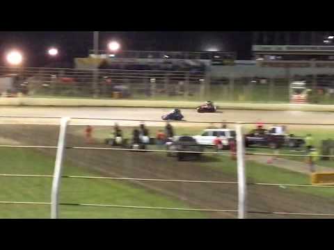 Incredible race between Michael Pickens and Carson Macedo!