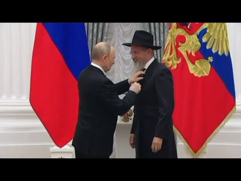 Chief Rabbi of Russia, Rabbi Berel Lazar, receives the Medal of Heroism from Russian President Vl...