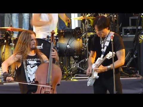 Steve Vai & Apocalyptica - Kashmir (Led Zeppelin cover) 30 cellos, 50 guitars