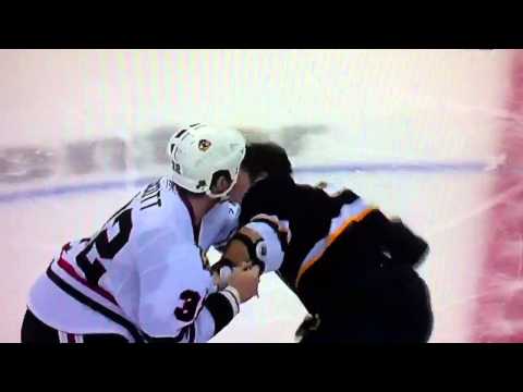 Blackhawks fight: John Scott vs Cam Janssen