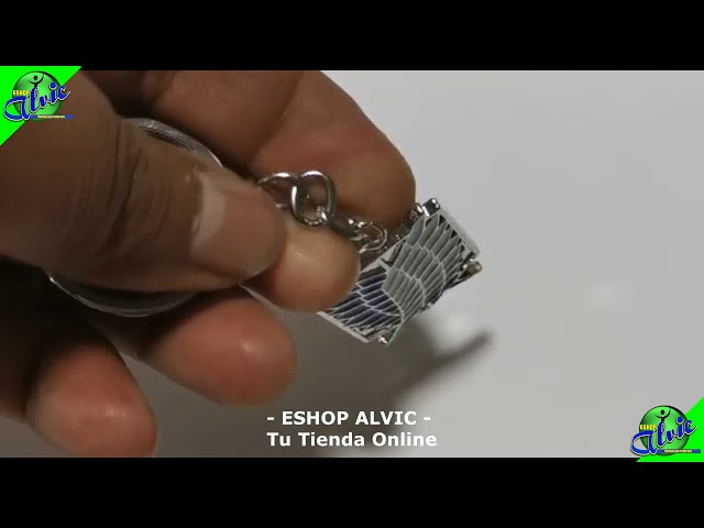 Vídeo relacionado con Aurabeam Attacks on Titans AOT Llavero Anime Keychain, Verde, marrón, negro, beige