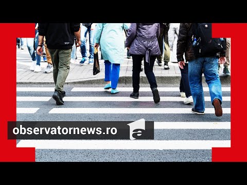Pietonii care folosesc telefonul mobil când traversează strada ar putea fi amendaţi