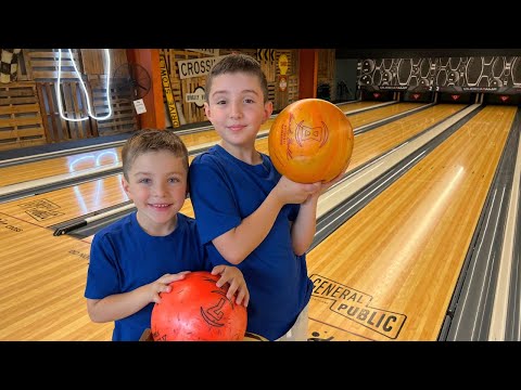 Bowling for Kids 🎳 Fun at the Bowling Alley 🎱 Ten Pin Bowling for Kids 👧🏼 Games for Kids