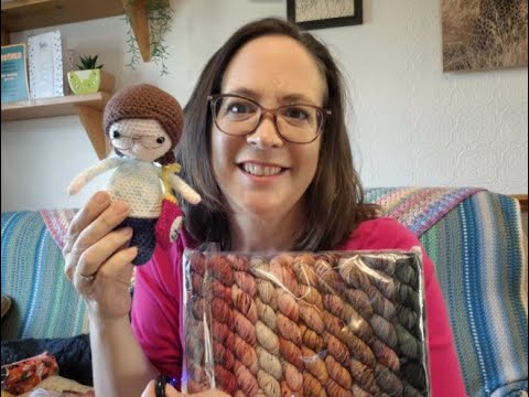 Episode 11 - Crochet and knitting podcast. 2 FOs, 2 WIPs and a birthday/yarn show haul