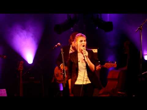 Kiss (avec Joel Shearer) - Mélanie Laurent @ La Cigale