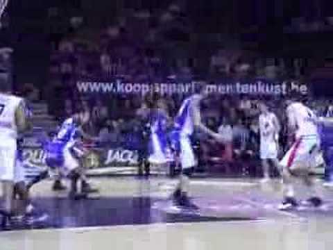 31 17-11-07 BCO-Mons - Elvir Ovcina scoort in Evans face.mpg