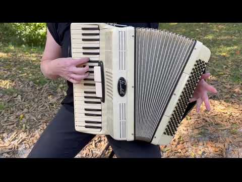 Scandalli vintage accordion 41/120 student model