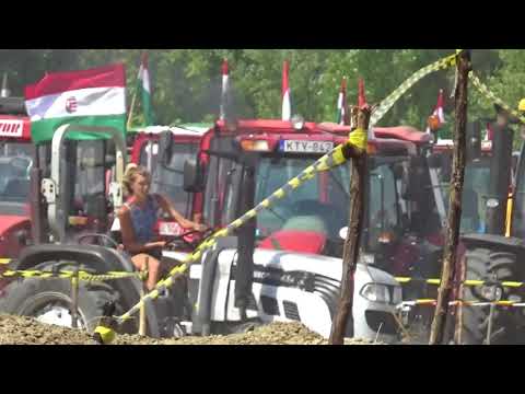 1. induló a női traktoros ügyességi versenyen, Zákányszéki Traktorshow, 2017., v170819-6-104