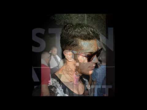 IL NOSTRO IDOLO  EMIS KILLA  FESTEGGIA iL  SUO  24 ° CUMPLEANNO