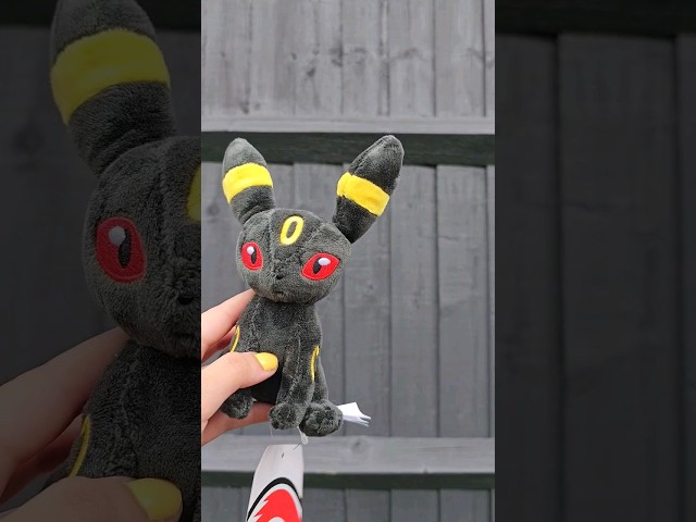 Vídeo relacionado con Pokémon Peluche Umbreon Peluche Suave de 20 cm con Detalles auténticos