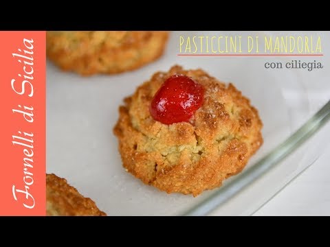 PASTICCINI DI MANDORLA CON CILIEGIA