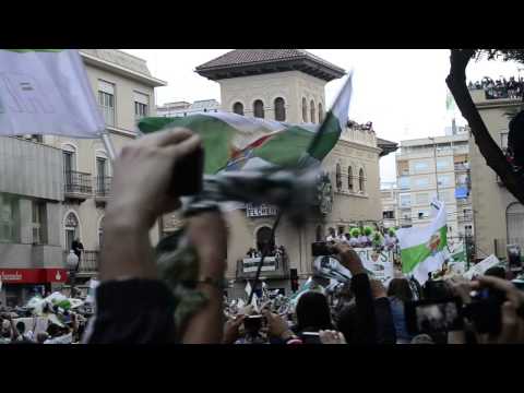 Elchedirecto.com / Ascenso Elche C.F - Llegada autobús al Ayuntamiento