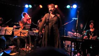 Yona ja Liikkuvat Pilvet - Vedenpaisumuslaulu @ Kuudes Linja 16.3.2011