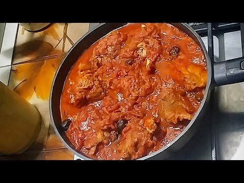 Sugo di pomodoro con carne di cinghiale a pezzi ricetta della nonna