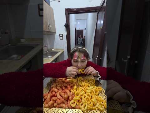 تحدي بين لين وخلودة😂#رموش #فاميلي #ميلا #لين #خلودة