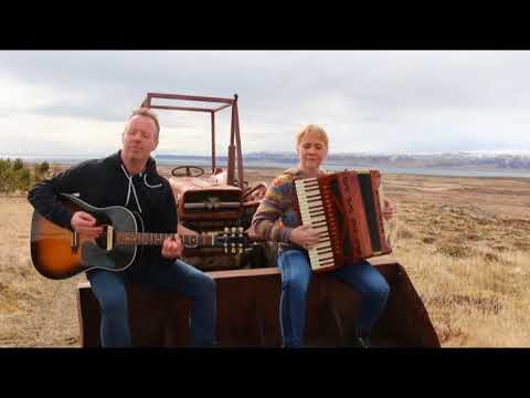 Fjúkandi rúlluplast - Halli Reynis og Vigdís