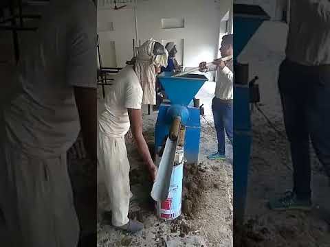 Cow Dung Log Making Machine