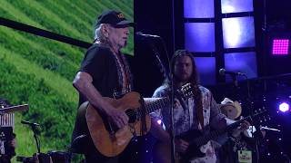 Willie Nelson & Family - Good Hearted Woman (Live at Farm Aid 2017)