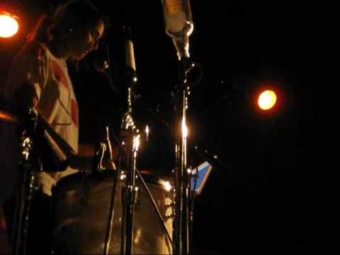 Micachu And The Shapes - "Guts" @ Schubas Tavern, Chicago (Live)