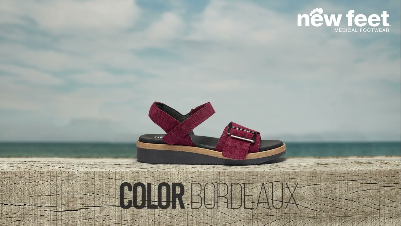 Damesandal med justerbar velcrorem og spænde