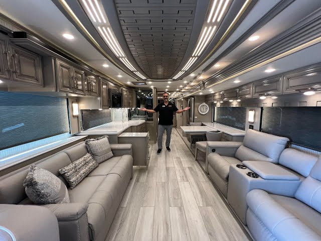 Preview image of 2023 Newmar London Aire 4579 (17N231958) youtube video