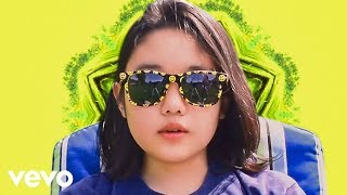 Video thumbnail of "Superorganism - Everybody Wants To Be Famous (Official Video)"