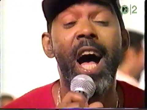 Maze featuring Frankie Beverly - Love's on the Run