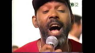 Maze featuring Frankie Beverly - Love's on the Run