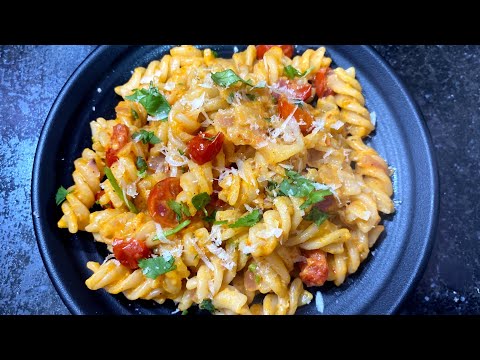 Creamy Garlic Tomato Pasta