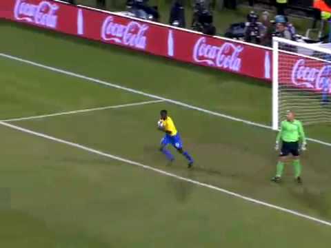 Gol Brasil x Estados Unidos Eua  Luís Fabiano gira rápido e chuta no canto a 1 do 2º tempo