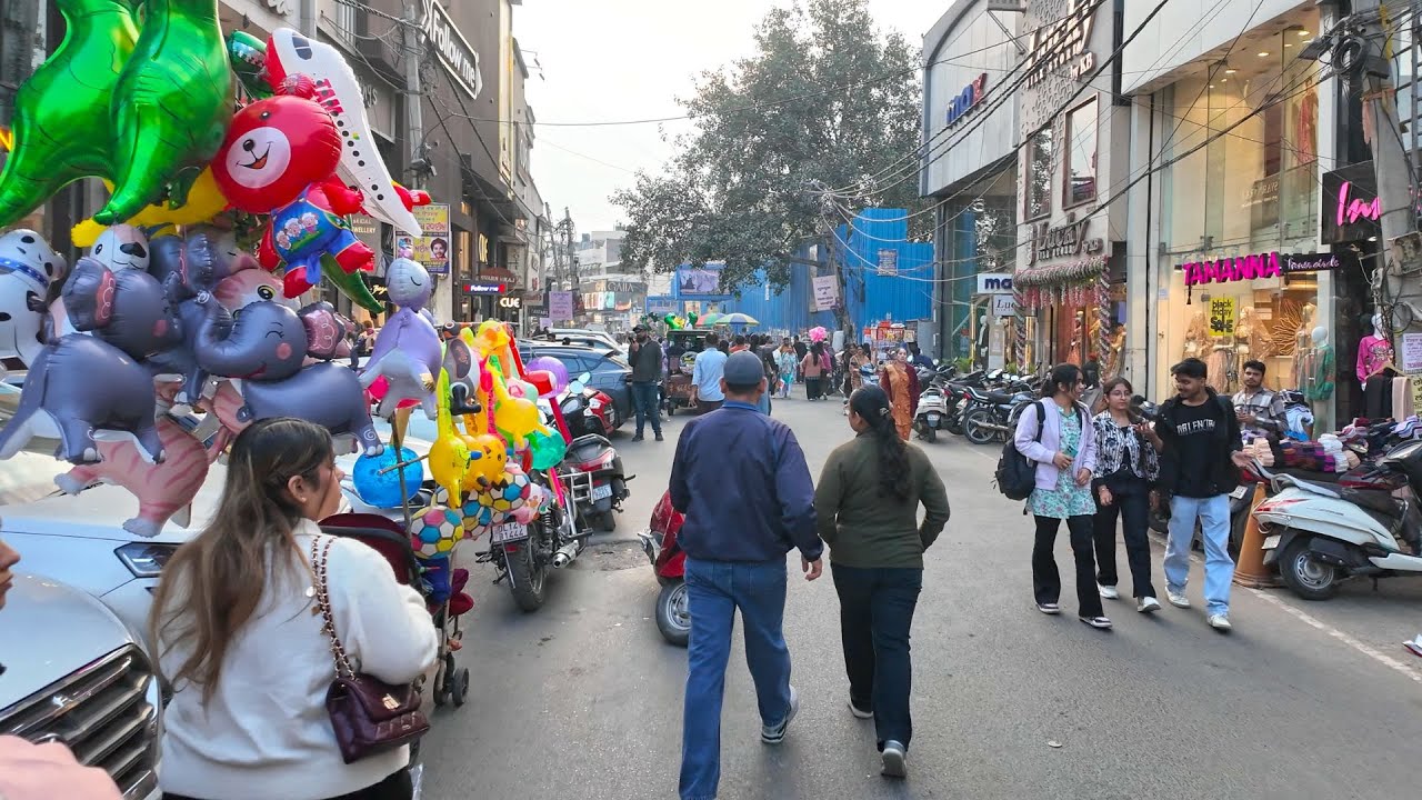 Immersive street-level walking tour through Delhi (Market 14), India, showcasing authentic urban landscapes, local architecture, and the vibrant atmosphere of the city's neighborhoods
