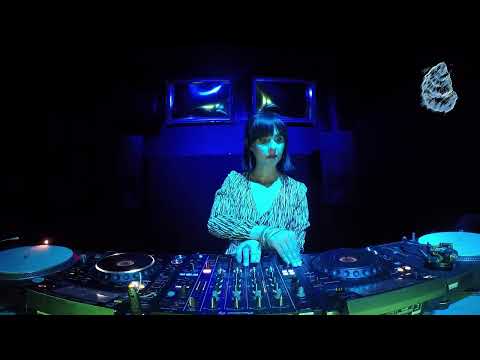 The Blue Oyster: Shari Vari / 26.08 / 20 - 21