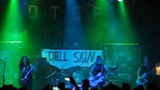 Doll Skin - Uninvited (live)