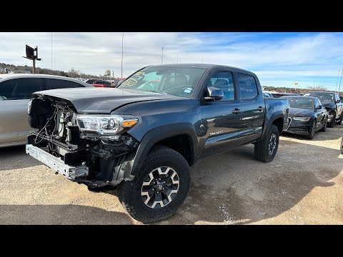 IAA Walk Around 1-6-23 + Salvaged 2023 Toyota Tacoma with Almost NO DAMAGE! WHY??