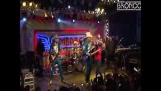 Bronco Llorando bajo la Lluvia En vivo