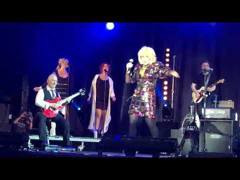 Cropredy 2022 ~ Trevor Horn Band ft. Toyah and Robert ~ "Are You Gonna Go My Way ?"