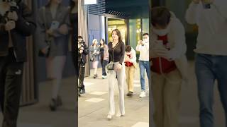 beautiful girl street fashion outfits style #tiktok #chinesefashion #mejoresstreetfashion #shorts