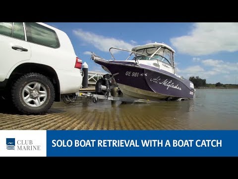 How to retrieve a boat solo using a boat catch with Alistair McGlashan | Club Marine